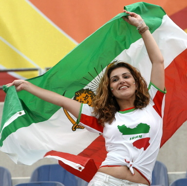 Iranian hotty with flag.jpg