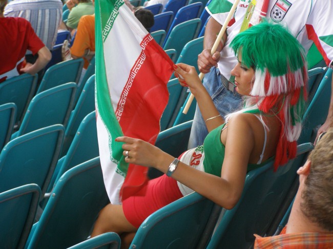 Iranian_female_football_fan-650x487.jpg