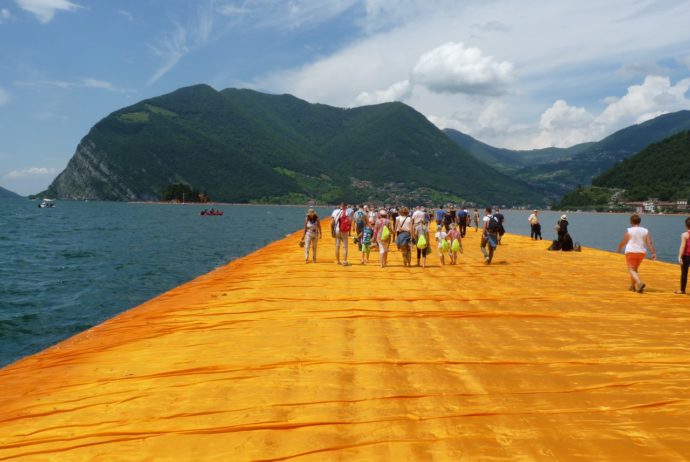 The-Floating-Piers-Il-ponte-galleggiante-sul-Lago-dIseo-12-690x462.jpg