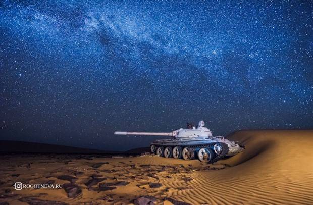 tanks-in-sahara-7.jpg