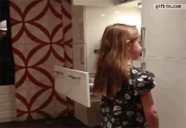 1358446561_dad_uses_vacuum_to_make_daughter_a_pony_tail.gif