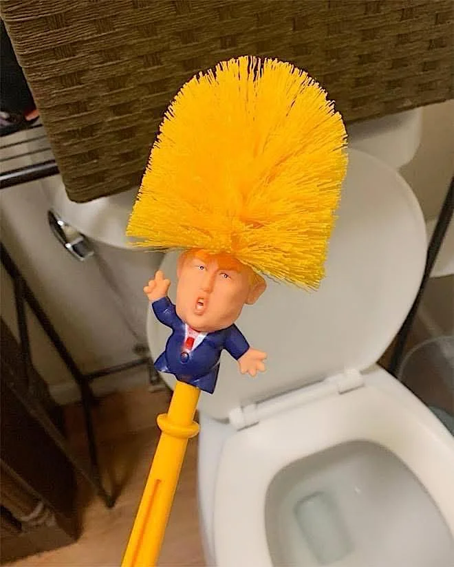 trump-toilet-bowl-cleaning-brush-v0-s6shtqprvane1.jpg