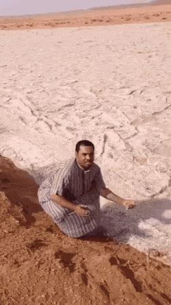 flowing_sand_river_in_saudi_arabia_is_clearly_one_of_the_natures_wonders_01.gif