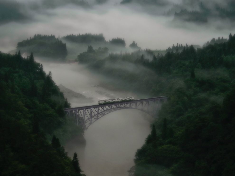 railway-bridge-fukushima_70951_990x742.jpg