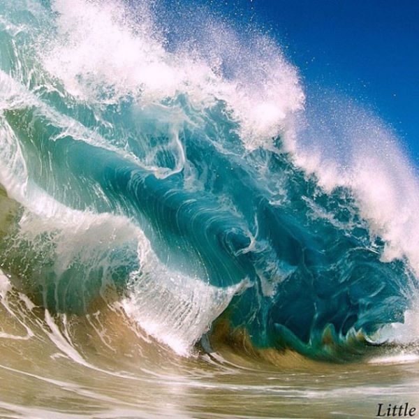 spectacular_photos_taken_inside_gigantic_waves_640_24.jpg