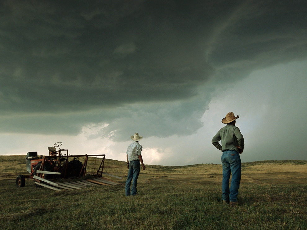 farmers-thunderstorm-nebraska-richardson_72100_990x742.jpg
