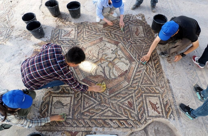 dnews-files-2015-11-1700-year-old-mosaic-floor-unveiled-in-Israel-1511161-jpg.jpg