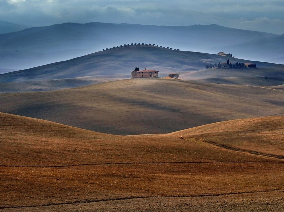 landscape-tuscany-italy_46136_990x742.jpg