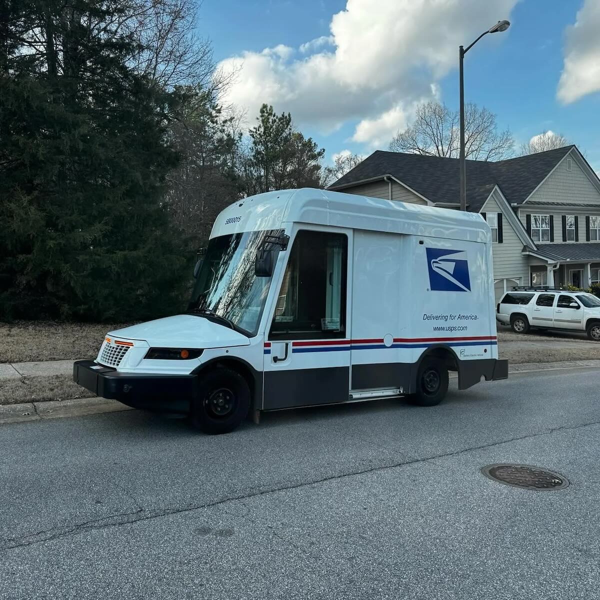 the-usps-has-unveiled-a-new-fleet-of-next-generation-v0-sv9bhljt4bje1.jpeg