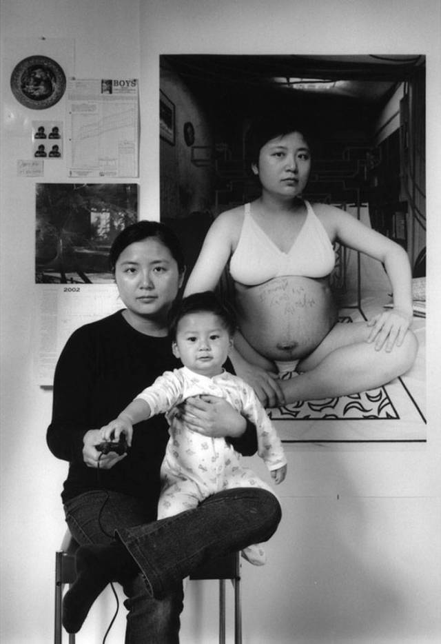 mother_takes_photos_of_herself_with_her_son_for_17_years_straight_in_a_powerful_project_640_high_02.jpg