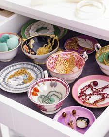 jewelry-storage-in-teacups.jpg