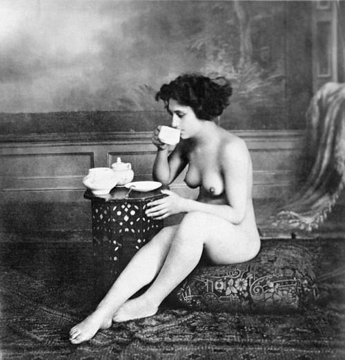 #arTE - Nude Drinking Tea, 19th.jpg