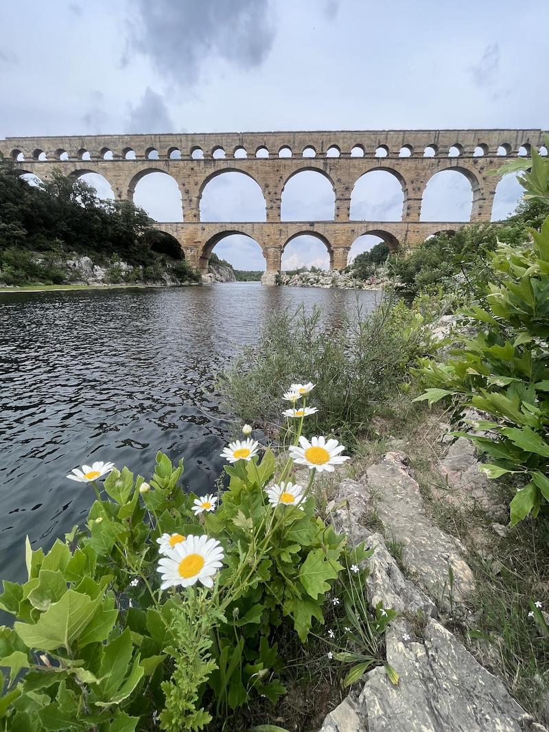 pont-du-gard-the-largest-roman-aqueduct-in-the-world-near-v0-xefzf983xg4b1.jpg