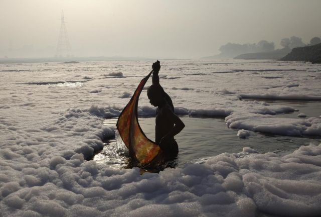 the_digusting_pollution_in_indias_river_640_03.jpg