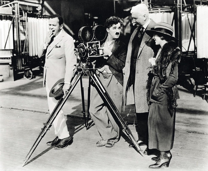 Douglas-Fairbanks-and-Charlie-Chaplin-silent-movies-24997794-1280-10561.jpg