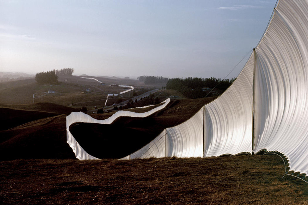christo_and_jeanne-claude._running_fence_sonoma_and_marin_counties_california_1972-76.jpg