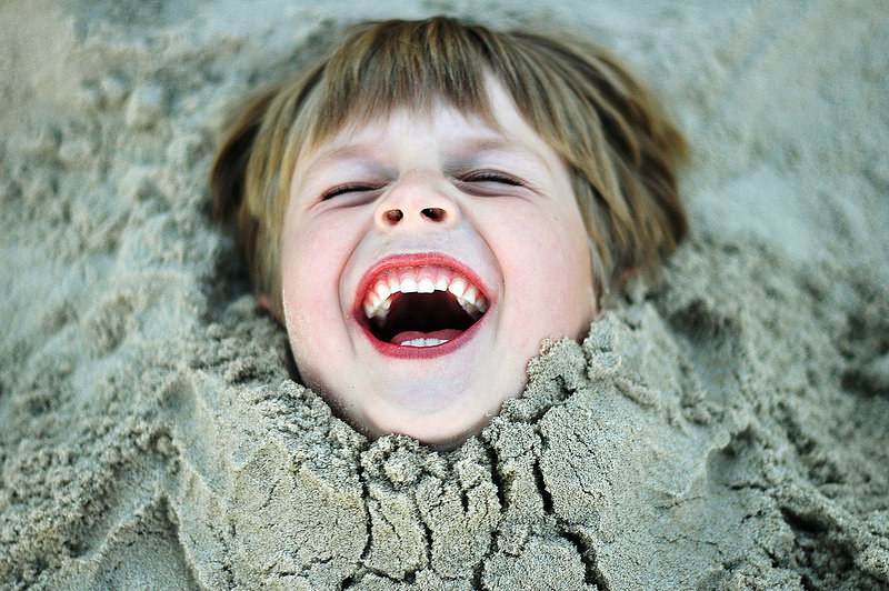197289-human-being-child-ocean-summer-beach-joy-face-life-photocase-stock-photo-large.jpeg.jpg