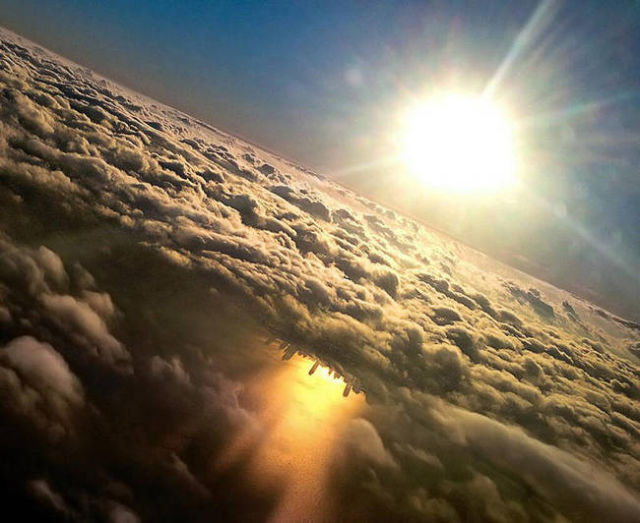 stunning_photos_taken_from_the_window_seat_in_airplanes_640_14.jpg