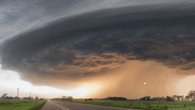 stunning_gifs_of_supercell_thunderstorms_in_action_05.gif