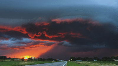 stunning_gifs_of_supercell_thunderstorms_in_action_14.gif