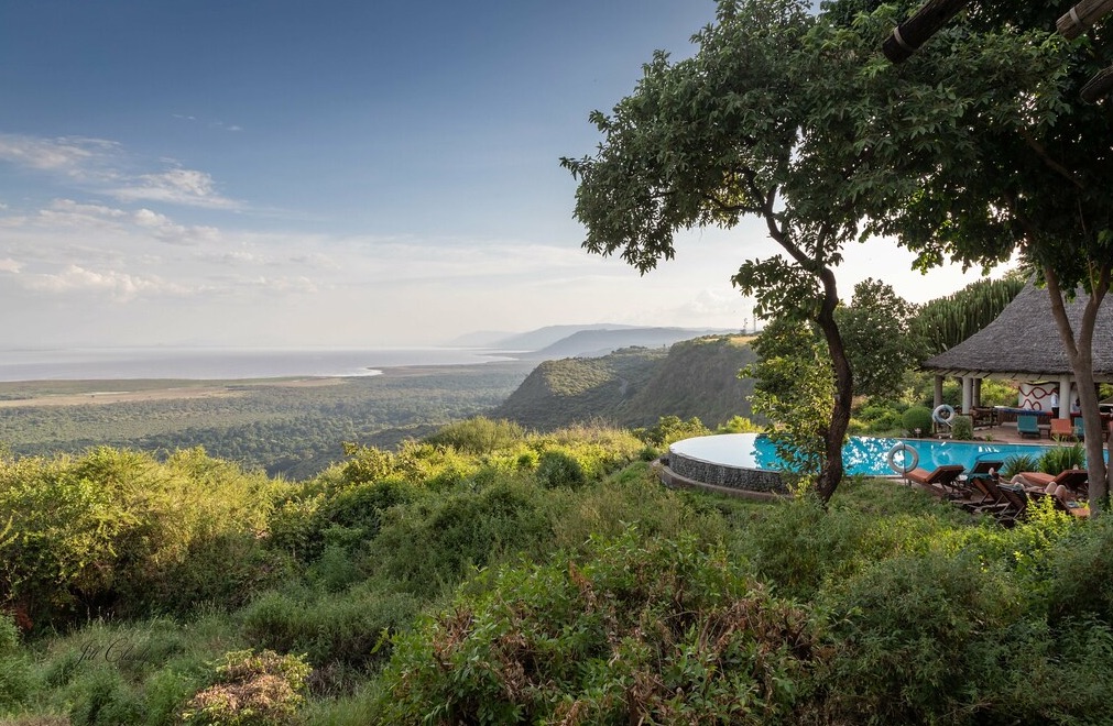 Infinity_Pool_On_The_Great_Rift_Valley.jpg